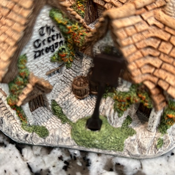 David Winter Cottages Green Dragon Pub - Picture 7 of 8